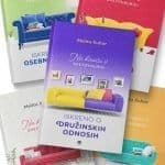 Komplet knjig na kavču v Svetovalnici