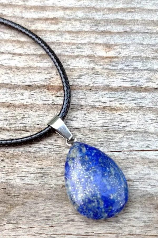 Obesek lapis lazuli solza