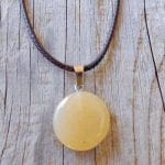 Obesek zlati žad - krog